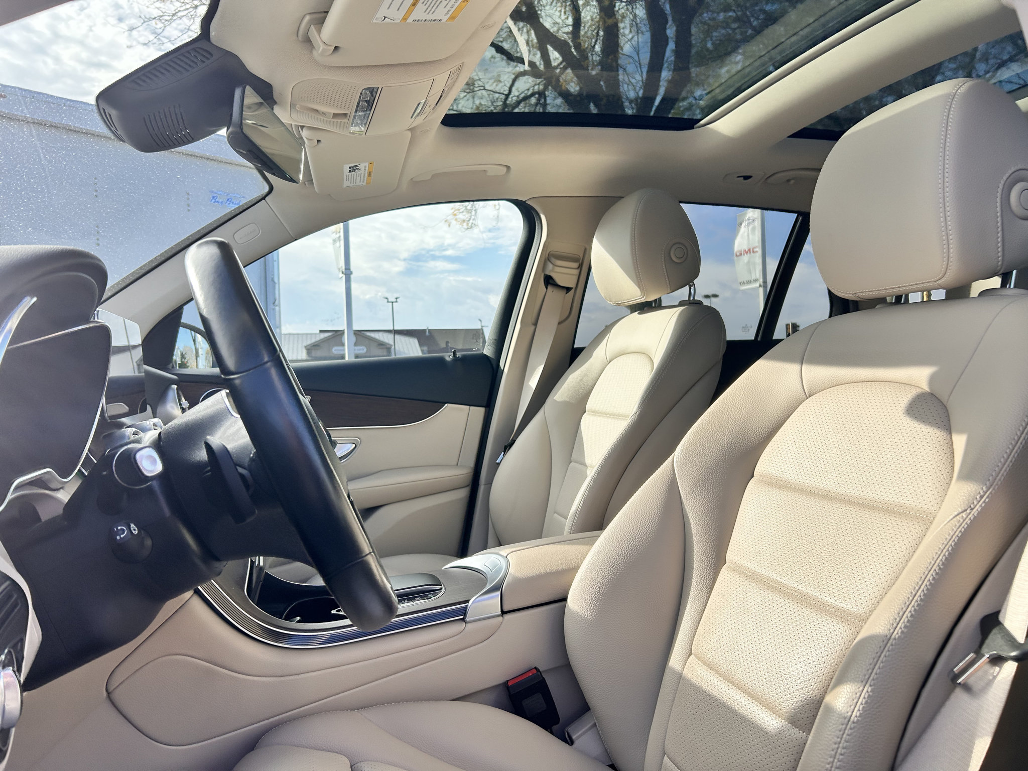 Used 2022 Mercedes-Benz GLC 300 4MATIC image 9