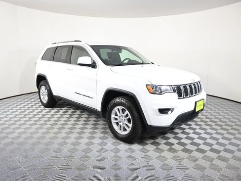 Used 2018 Jeep Grand Cherokee Laredo AWD/4WD image 9