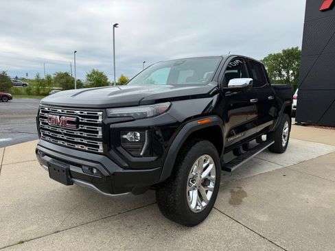 Used 2023 GMC Canyon Denali AWD/4WD image 1
