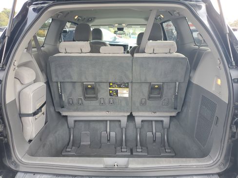 Used 2019 Toyota Sienna LE image 13