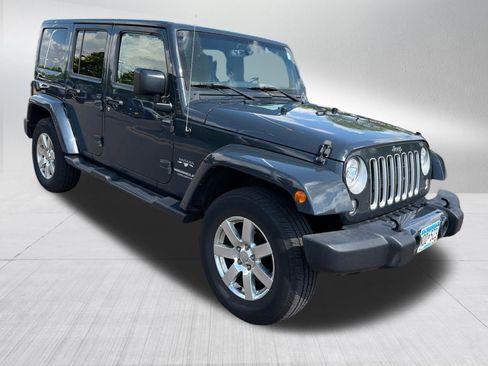 Used 2017 Jeep Wrangler Unlimited Sahara w/ Max Tow Package AWD/4WD image 3