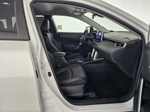 Used 2023 Toyota Corolla Cross XLE image 10