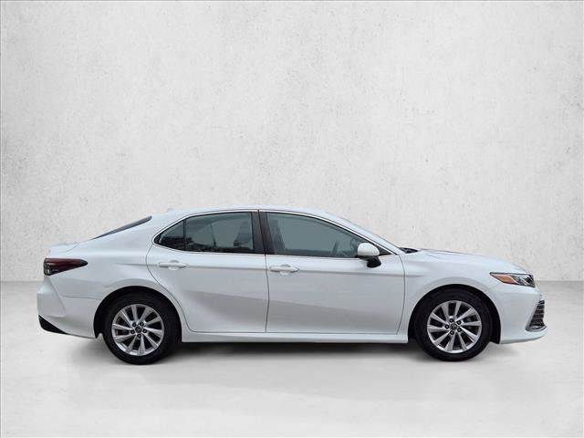 Used 2022 Toyota Camry LE FWD image 4