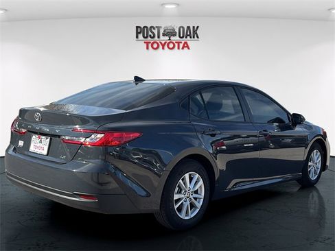 Used 2026 Toyota Camry LE image 7
