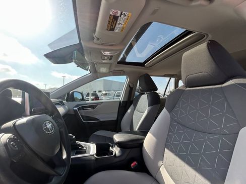 Used 2024 Toyota RAV4 XLE w/ Convenience Package FWD image 12