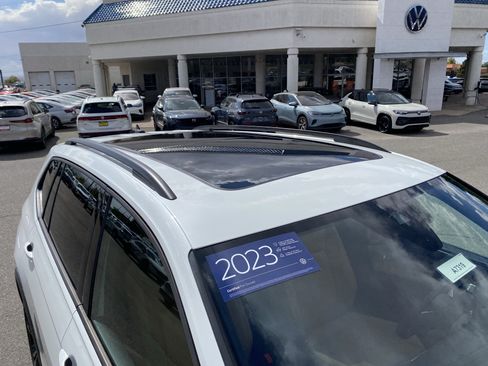 Certified 2023 Volkswagen Tiguan SE R-Line FWD image 10