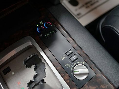 Used 2013 Toyota Land Cruiser image 46