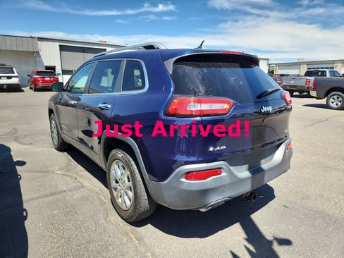 Used 2015 Jeep Cherokee Latitude w/ Cold Weather Group AWD/4WD image 5