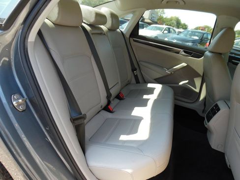 Used 2019 Volkswagen Passat 2.0T SE R-Line FWD image 21