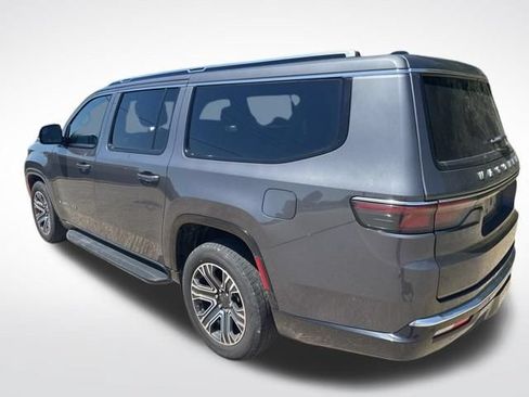 Used 2024 Jeep Wagoneer L Series II w/ Flexible Seating Group AWD/4WD image 5