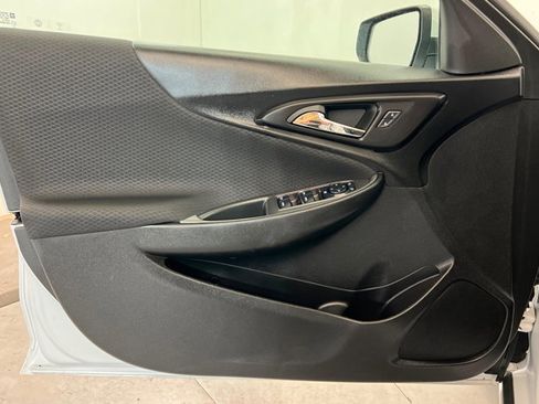 Used 2025 Chevrolet Malibu LT image 14