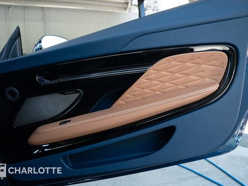 Used 2025 Aston Martin DB12 Coupe RWD image 32