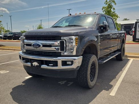 Used 2019 Ford F250 XLT w/ XLT Premium Package AWD/4WD image 1