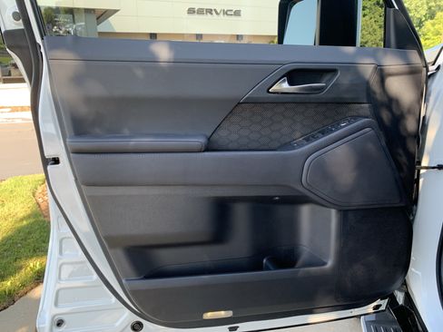Certified 2025 Lexus GX 550 w/ Cold Area Package AWD/4WD image 14