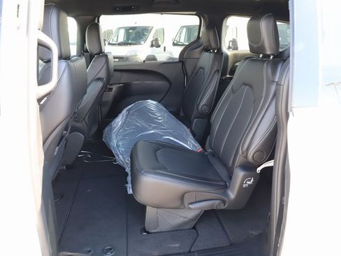 New 2026 Chrysler Pacifica Select image 19
