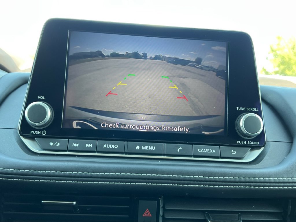 Used 2022 Nissan Rogue SV FWD image 9