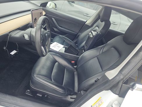 Used 2019 Tesla Model 3 Standard Range image 3