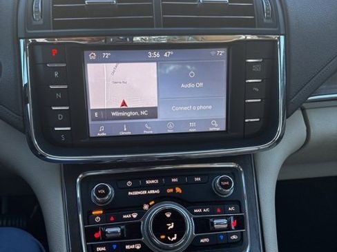 Used 2017 Lincoln Continental Select image 7