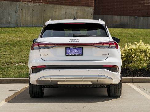 Used 2023 Audi Q4 e-tron Premium Plus w/ Premium Plus AWD/4WD image 28