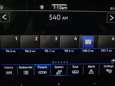 Used 2025 Volkswagen Jetta SE FWD image 25