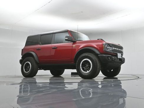 Used 2025 Ford Bronco Badlands AWD/4WD image 2