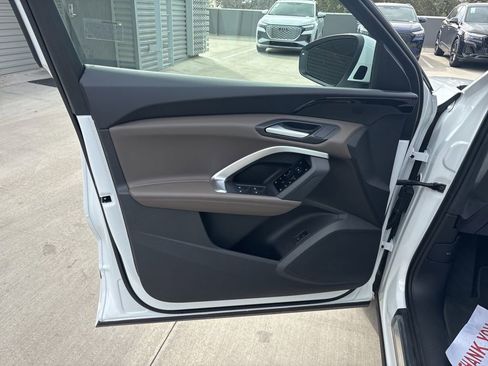 Used 2025 Audi Q5 Premium w/ Convenience Package image 10