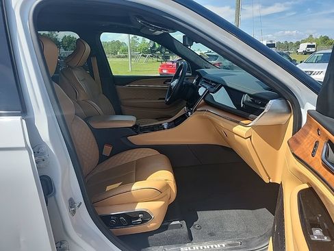 Used 2025 Jeep Grand Cherokee L Summit AWD/4WD image 36