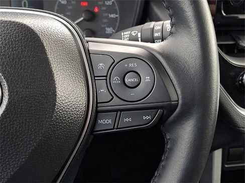 Certified 2025 Toyota Corolla Cross LE image 21