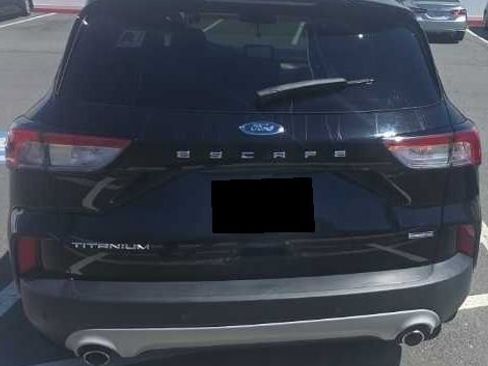 Used 2020 Ford Escape Titanium image 4
