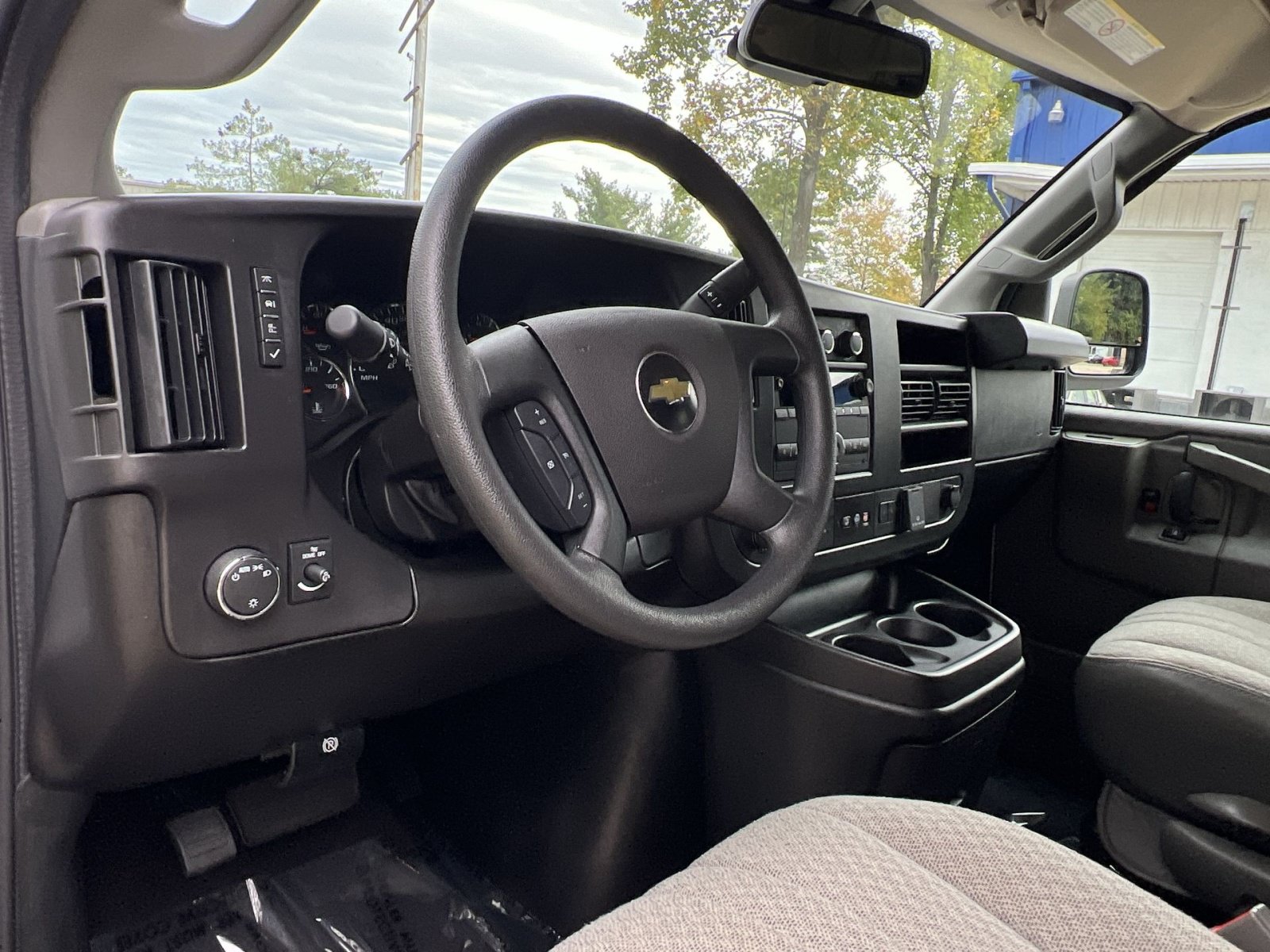 Used 2025 Chevrolet Express 3500 LT w/ LT Preferred Equipment Group RWD image 20