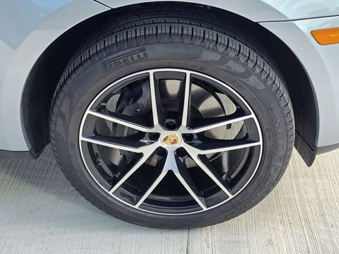 Used 2025 Porsche Macan image 15