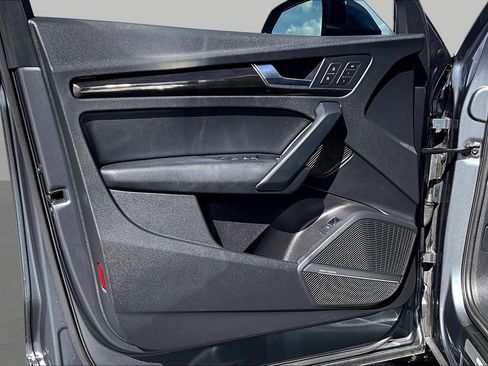 Used 2018 Audi Q5 2.0T Premium Plus w/ Premium Plus Package image 17