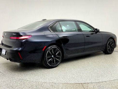 Used 2023 BMW 740i w/ Parking Assistance Package RWD image 10