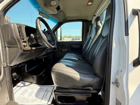 Used 2006 GMC TopKick C4500 2WD Regular Cab image 20