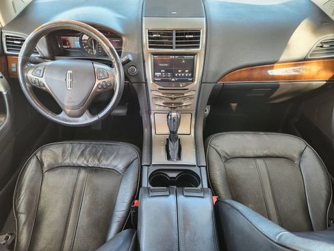 Used 2012 Lincoln MKX FWD image 24