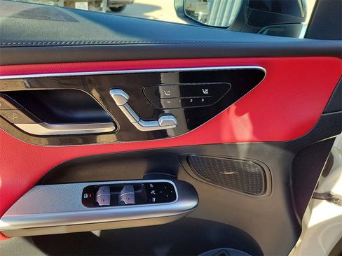 Used 2025 Mercedes-Benz GLC 300 4MATIC image 18