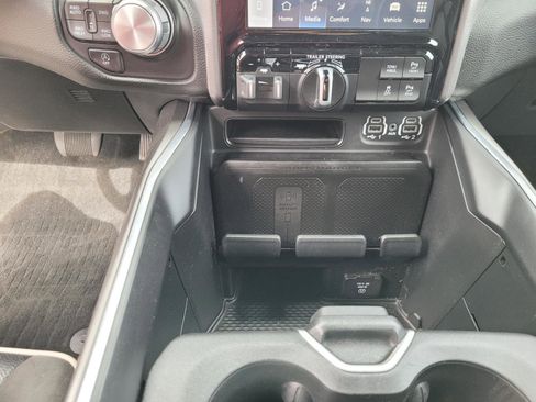 Used 2023 RAM 1500 Laramie AWD/4WD image 26
