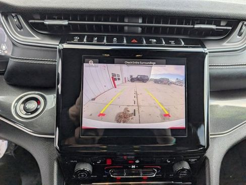 Used 2023 Jeep Grand Cherokee Altitude image 16