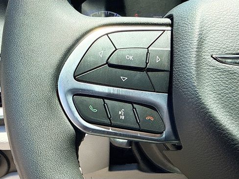 Used 2024 Chrysler Pacifica Touring-L FWD image 36