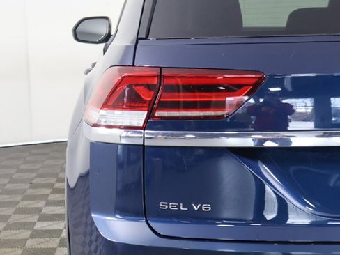 Used 2022 Volkswagen Atlas Cross Sport SEL R-Line image 17