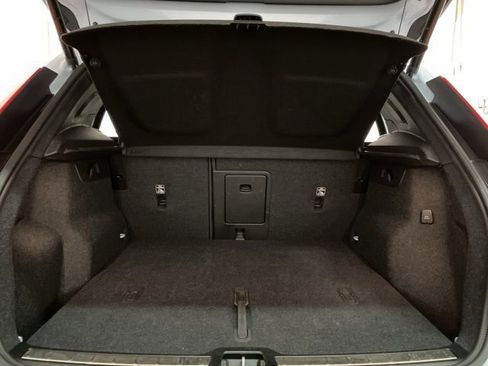 Used 2025 Volvo XC40 B5 Plus image 87