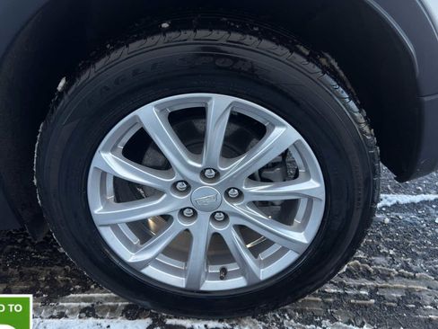 Used 2022 Cadillac XT4 Luxury w/ Cold Weather Package image 11