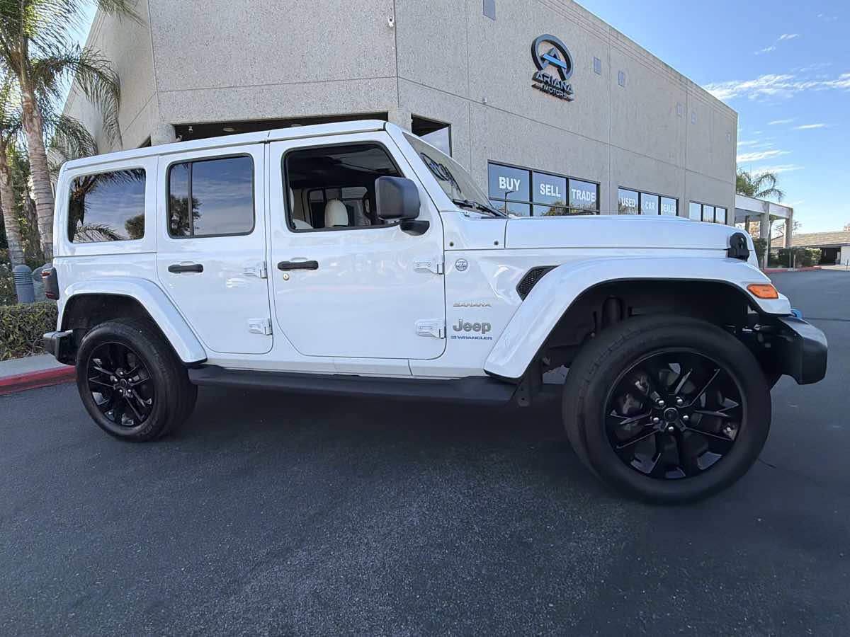 Used 2024 Jeep Wrangler Unlimited Sahara w/ Technology Group AWD/4WD image 12