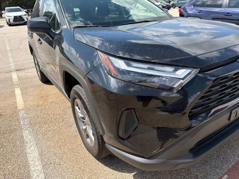 Used 2025 Toyota RAV4 LE AWD/4WD image 3