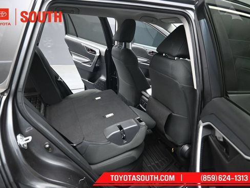 Used 2021 Toyota RAV4 LE AWD/4WD image 27
