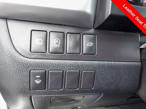 Certified 2018 Toyota Highlander SE image 19
