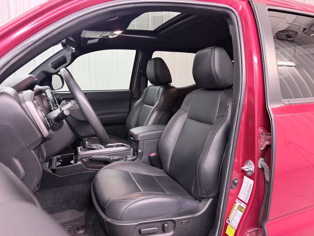 Used 2022 Toyota Tacoma TRD Sport w/ TRD Premium Sport Package AWD/4WD image 13