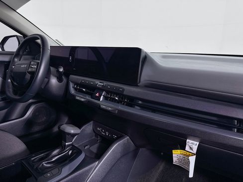 Used 2025 Kia K4 EX image 29