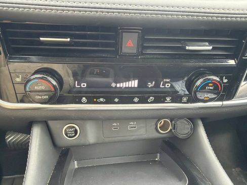 Used 2023 Nissan Rogue SL FWD image 10