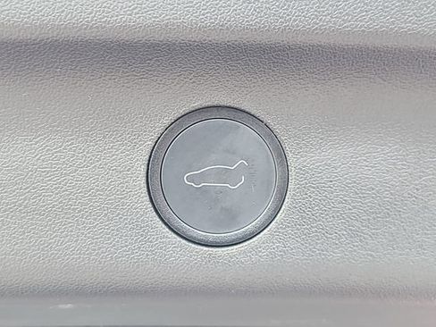 Used 2022 Tesla Model Y Performance AWD/4WD image 12